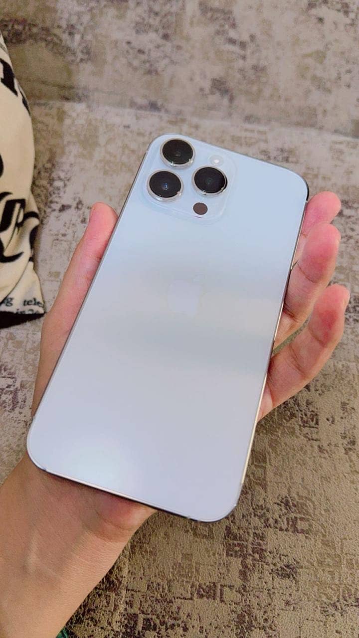 Apple iPhone 14 Pro Max 1