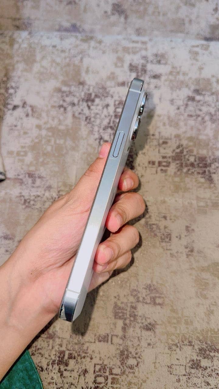 Apple iPhone 14 Pro Max 2