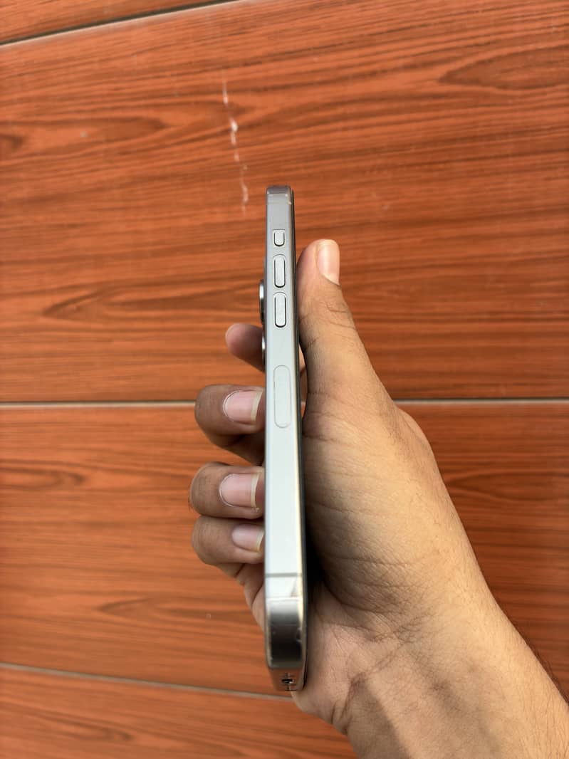 Apple iPhone 15 Pro – Natural Titanium | 94% Battery Health 2