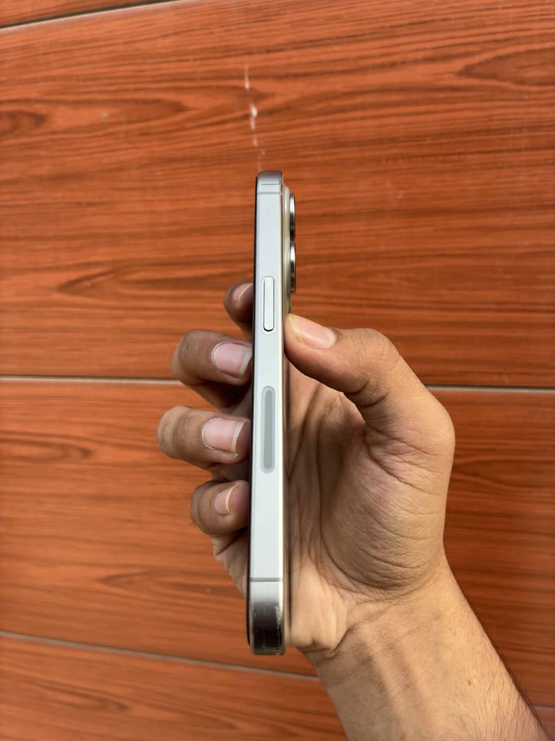 Apple iPhone 15 Pro – Natural Titanium | 94% Battery Health 3