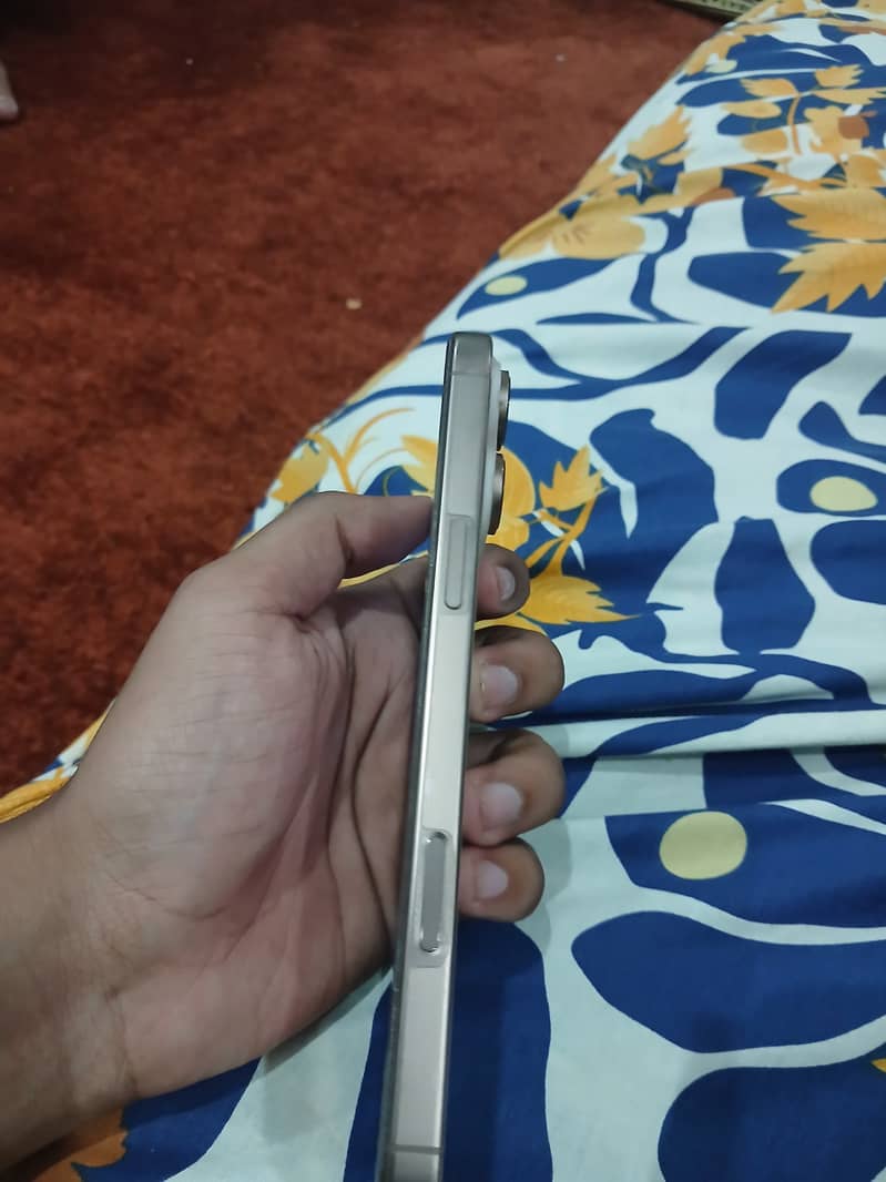 Apple iPhone 16 Pro Max 3