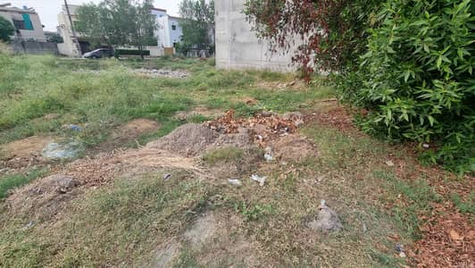 5.75 Marla Prime Commercial Corner + Park Facing Plot For Sale