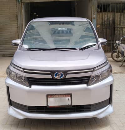Toyota Voxy 2015