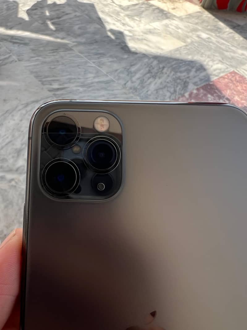 Apple iPhone 11 Pro Max 2