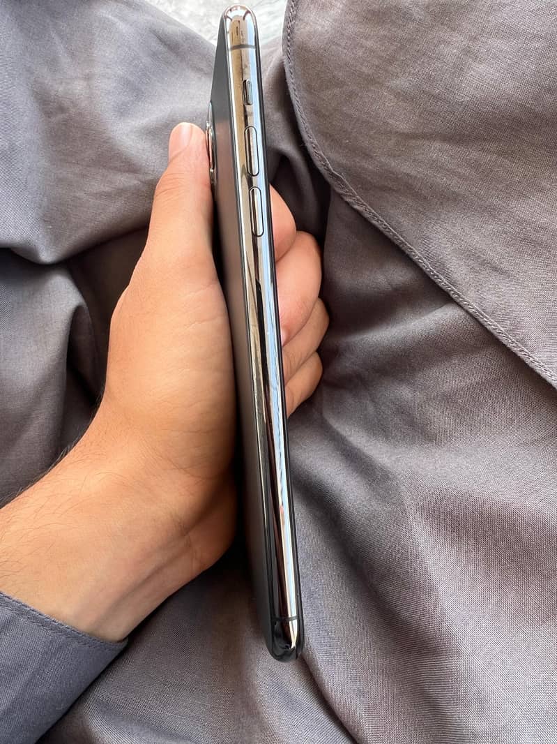 Apple iPhone 11 Pro Max 3
