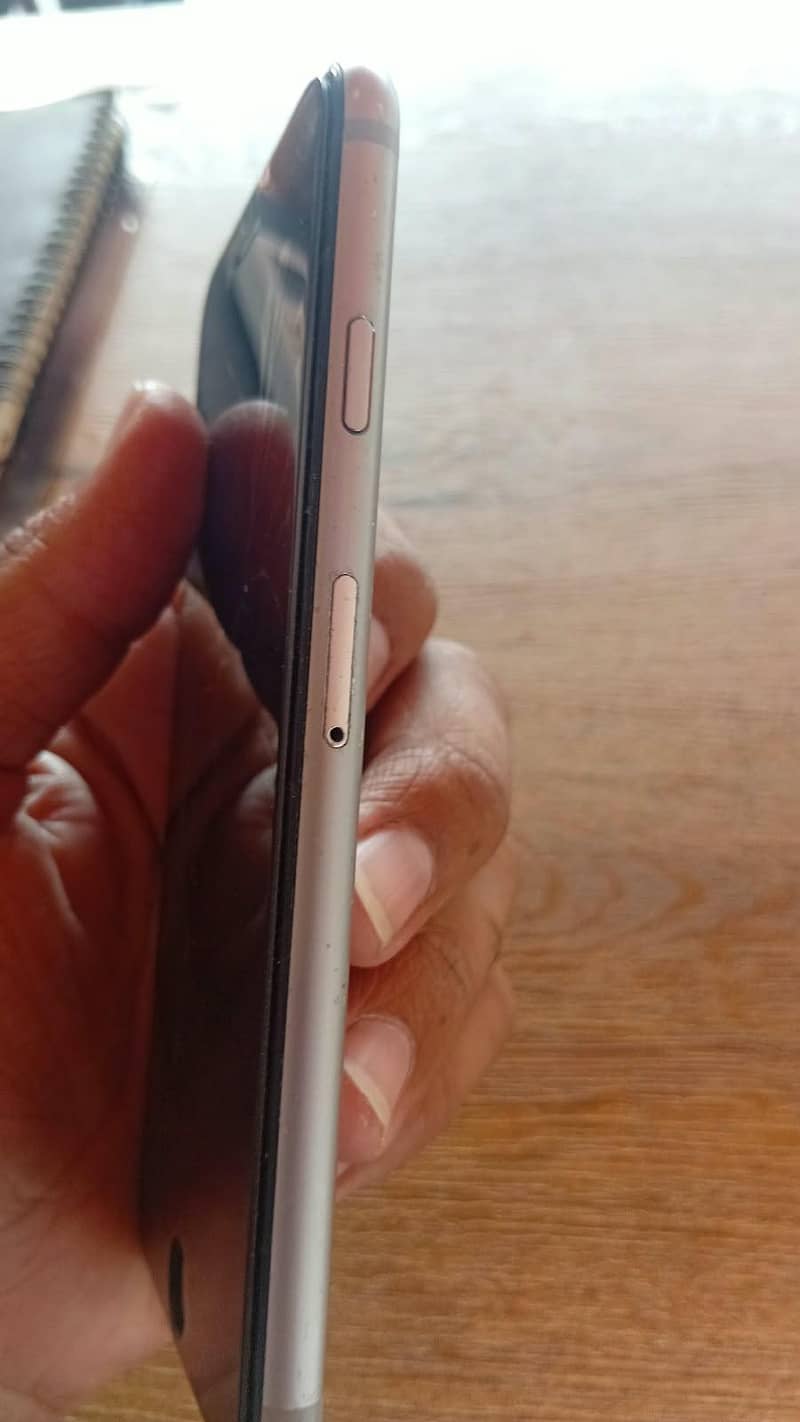 Apple iPhone 6S 1