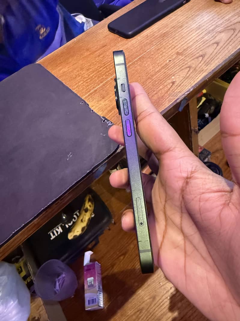 Apple iPhone 13 5