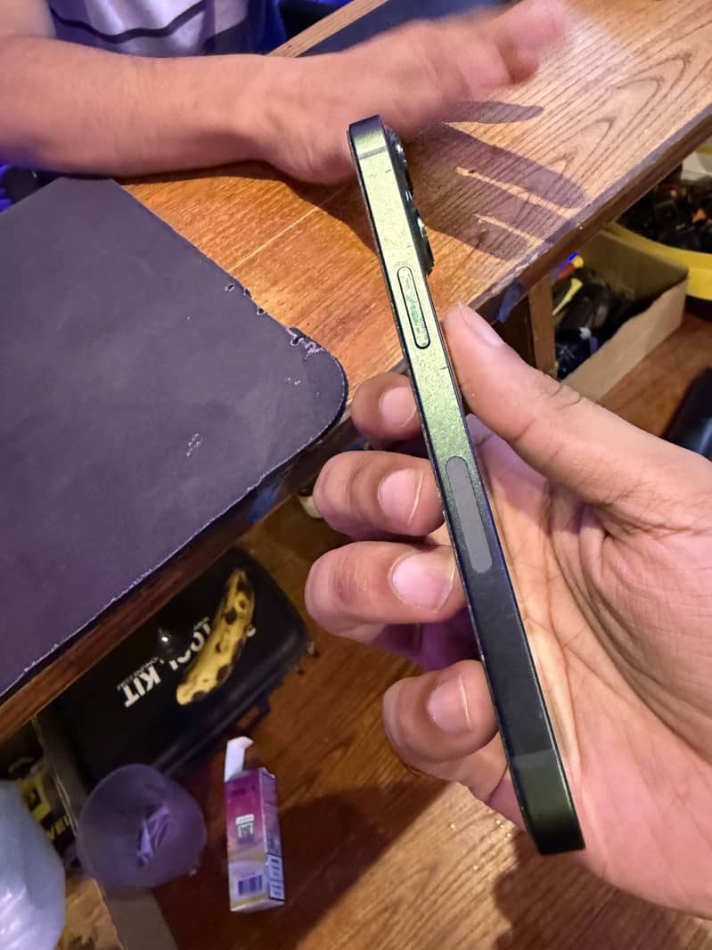 Apple iPhone 13 6
