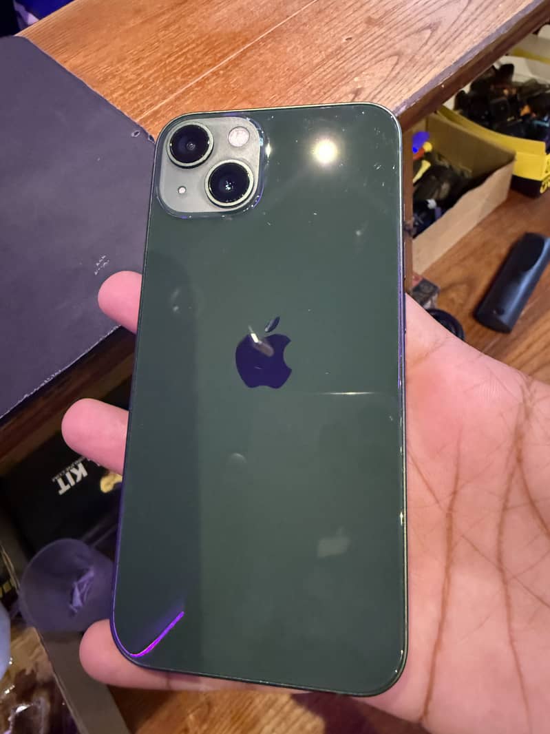 Apple iPhone 13 8