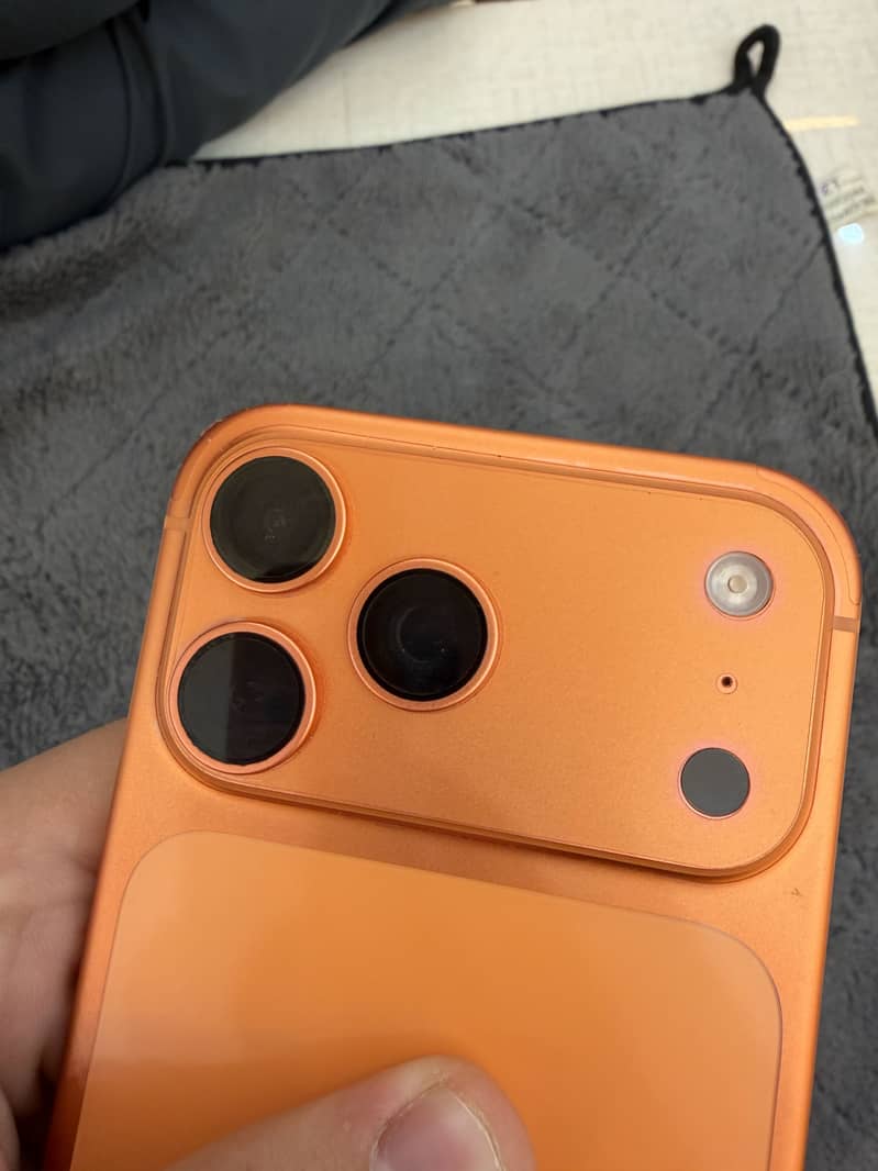 Apple iPhone 17 Pro Max 4
