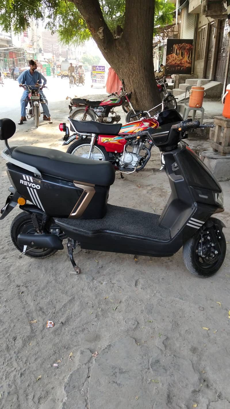 Revoo A12 1