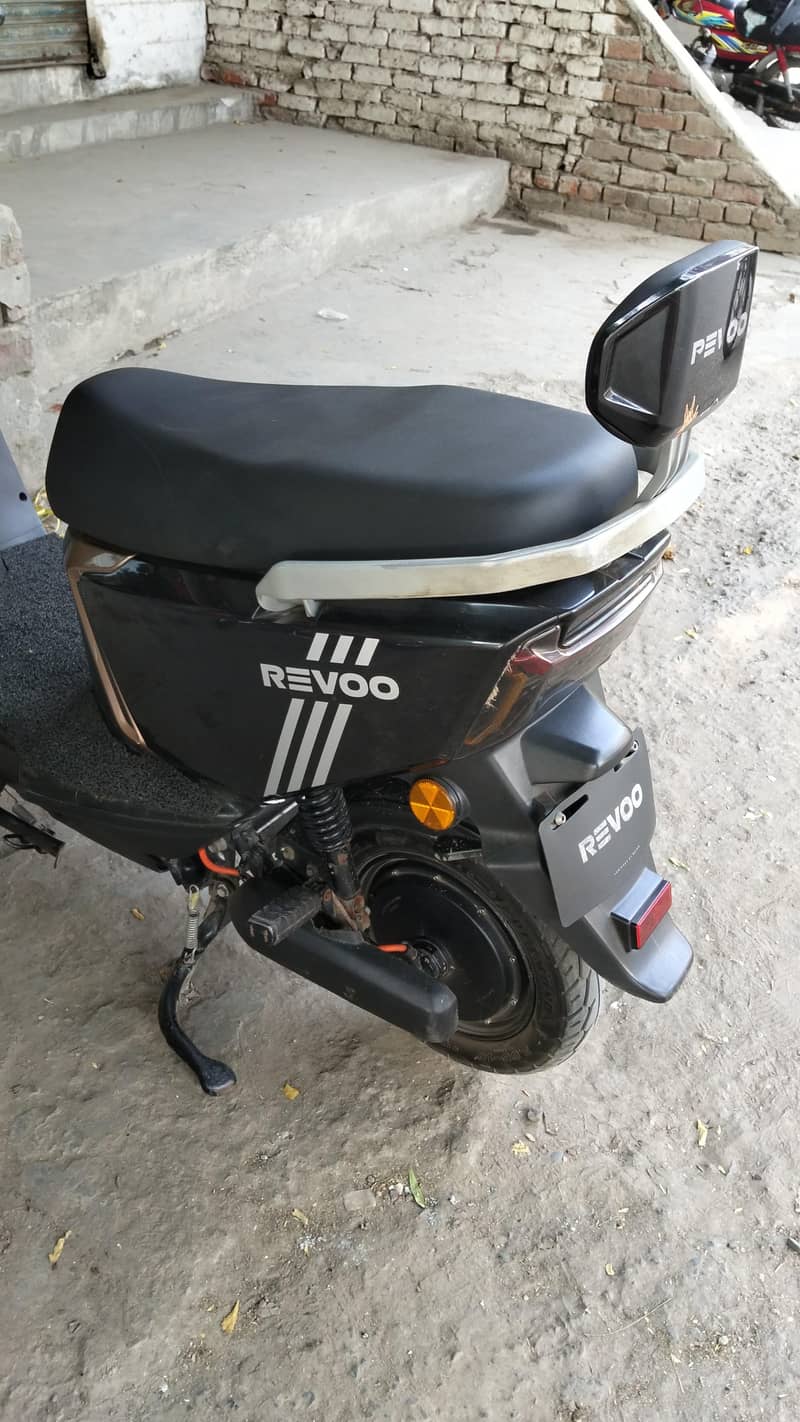 Revoo A12 3