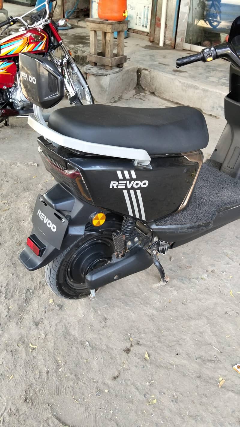 Revoo A12 4
