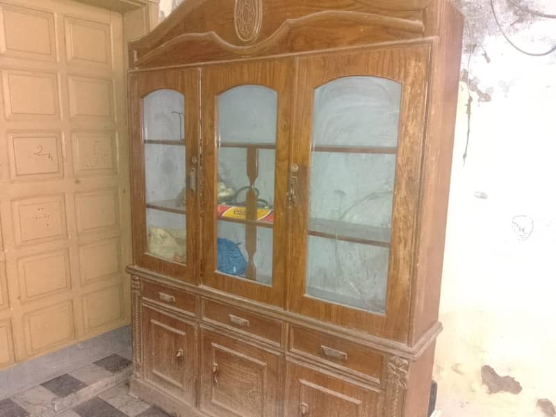 Showcase for crockery 0
