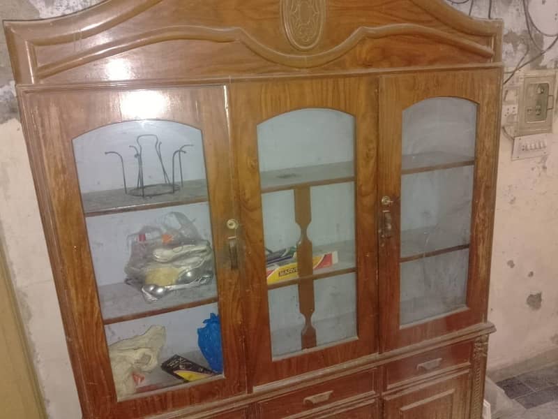 Showcase for crockery 1