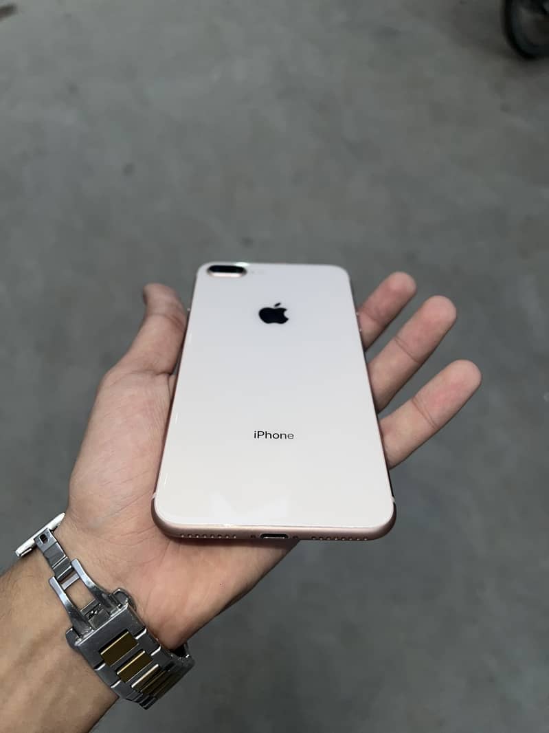 iPhone 8 Plus 1
