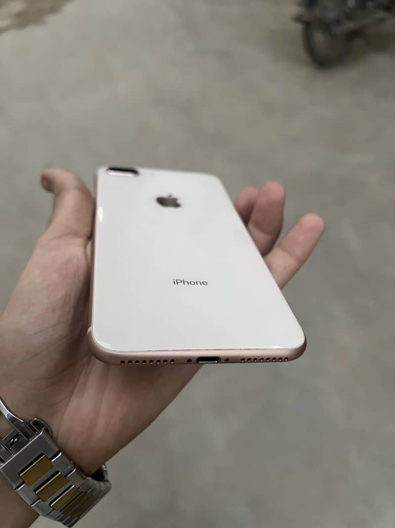 iPhone 8 Plus 6
