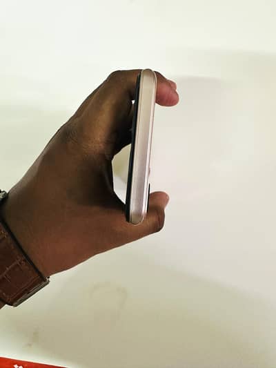 Infinix Hot 20i