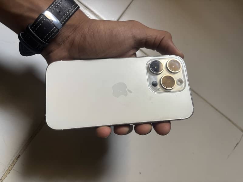 Apple iPhone 14 Pro 0