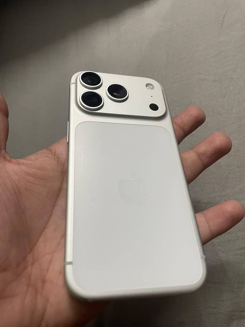 Apple iPhone 17 Pro 1