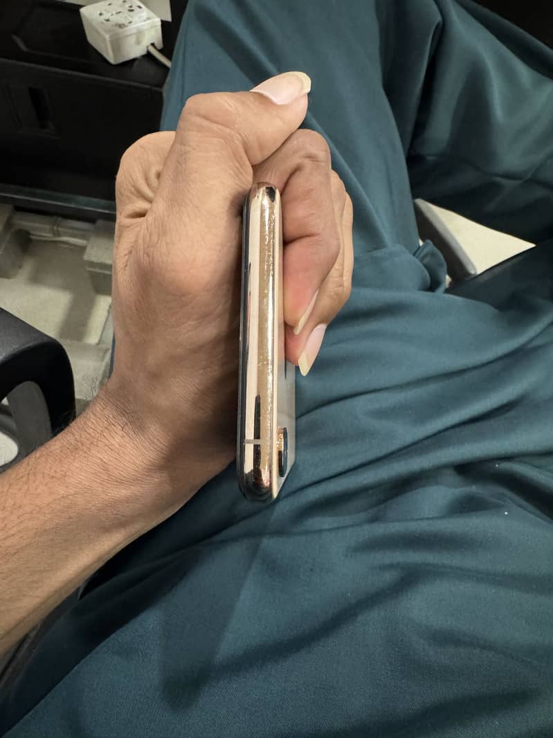 Apple iPhone XS Max 3