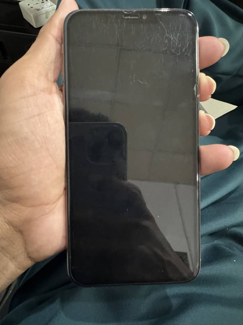 Apple iPhone XS Max 4