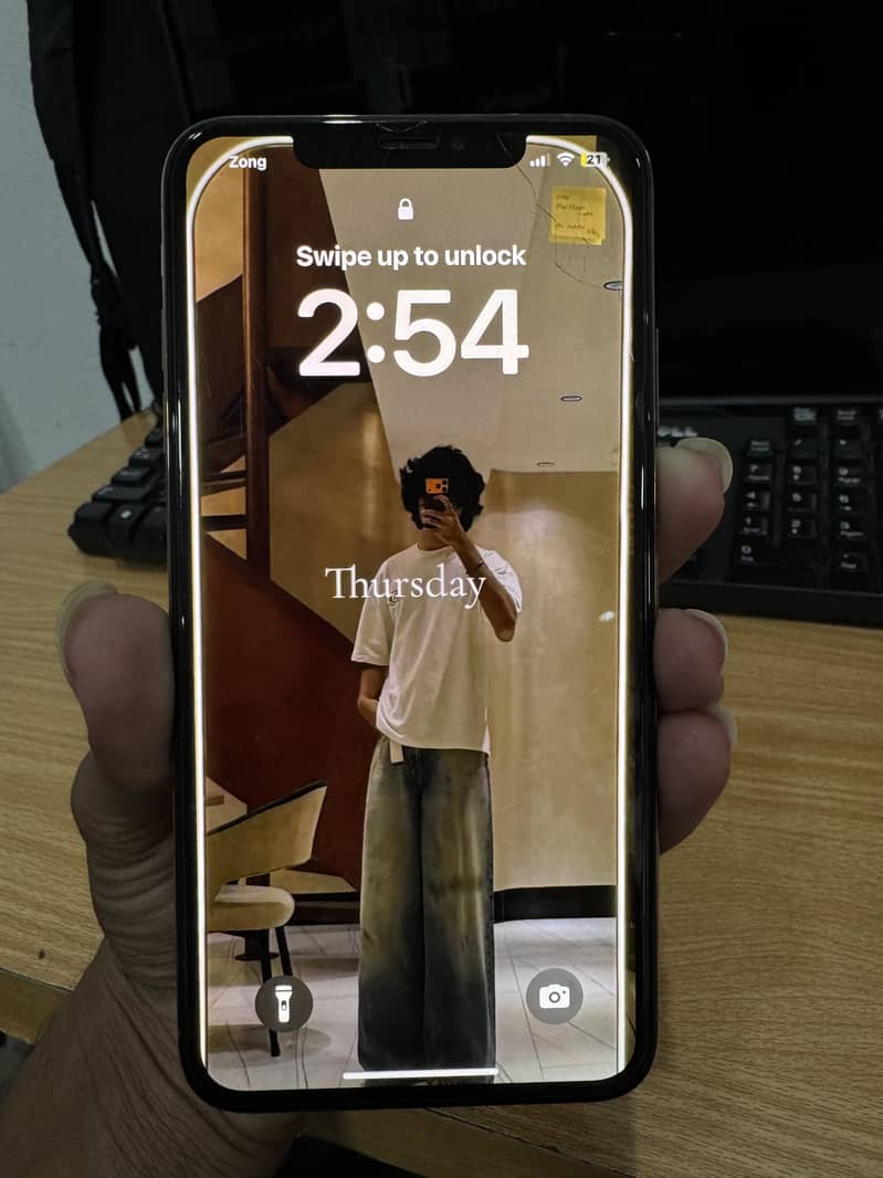 Apple iPhone XS Max 9