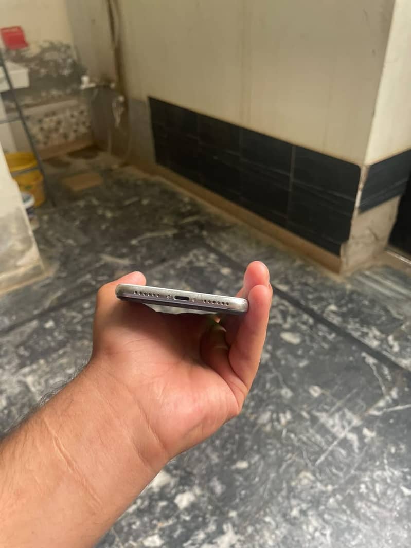 Apple iPhone X 3