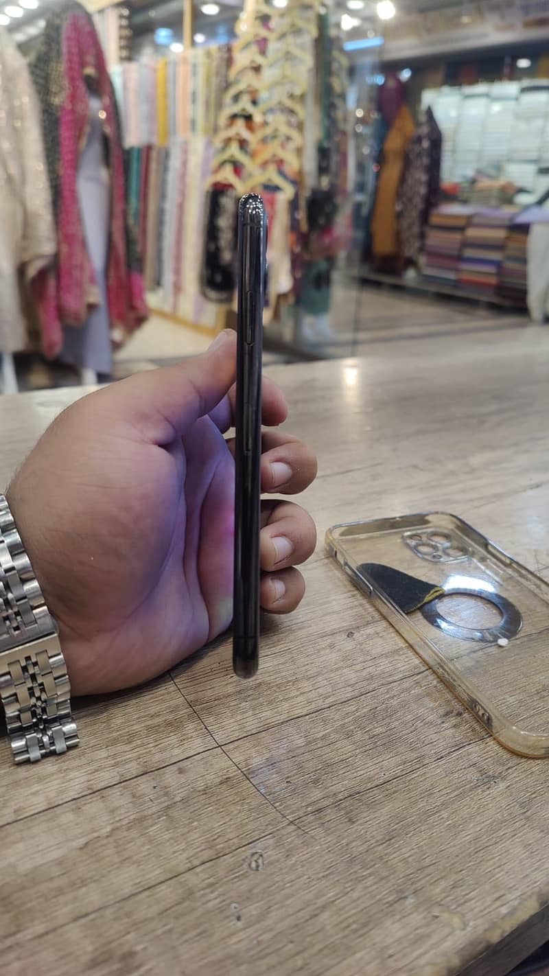 Apple iPhone 11 Pro Max 0