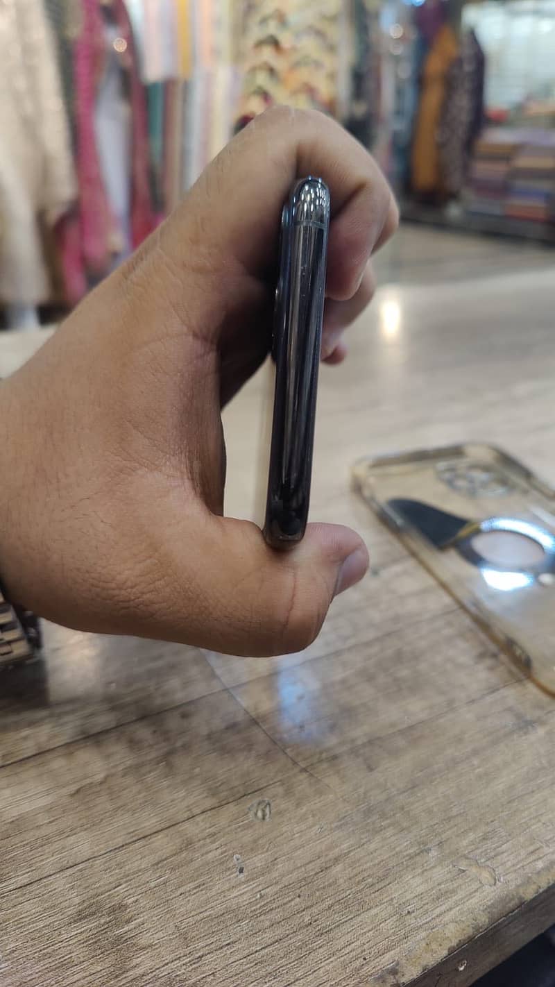 Apple iPhone 11 Pro Max 1
