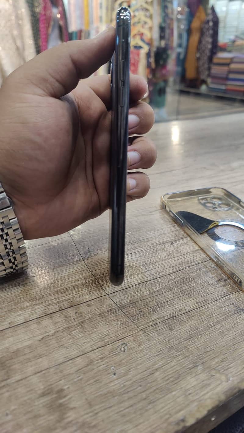 Apple iPhone 11 Pro Max 3