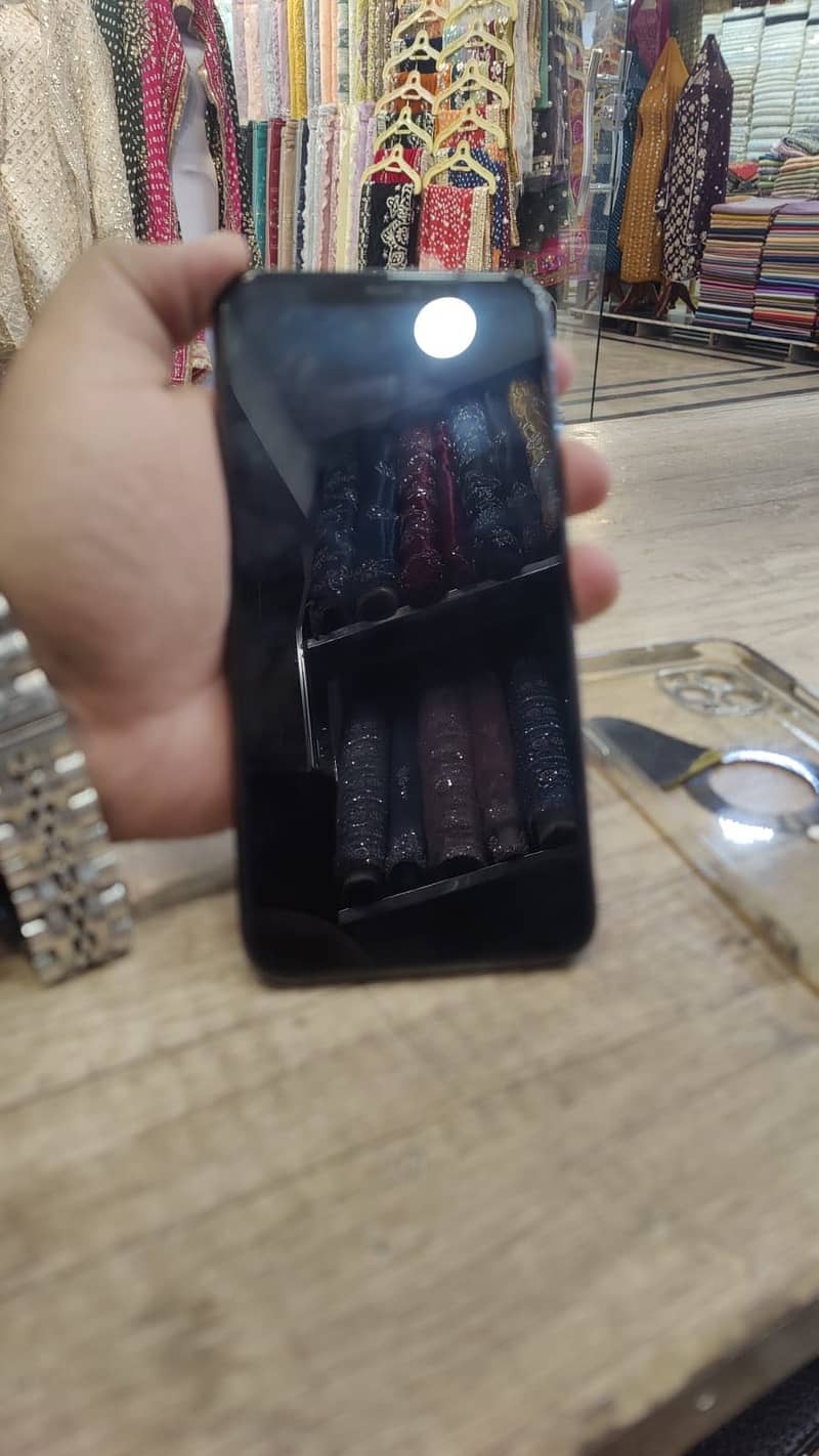 Apple iPhone 11 Pro Max 4