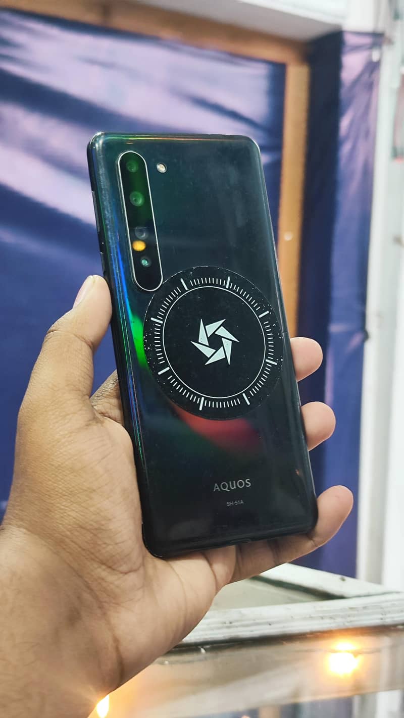 Sharp Aquos R5G 0