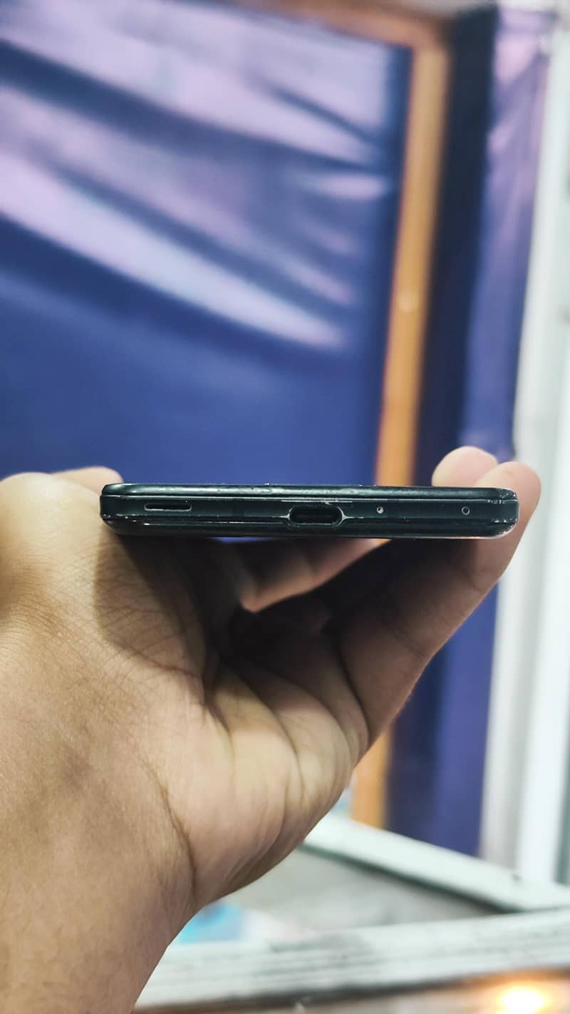 Sharp Aquos R5G 4