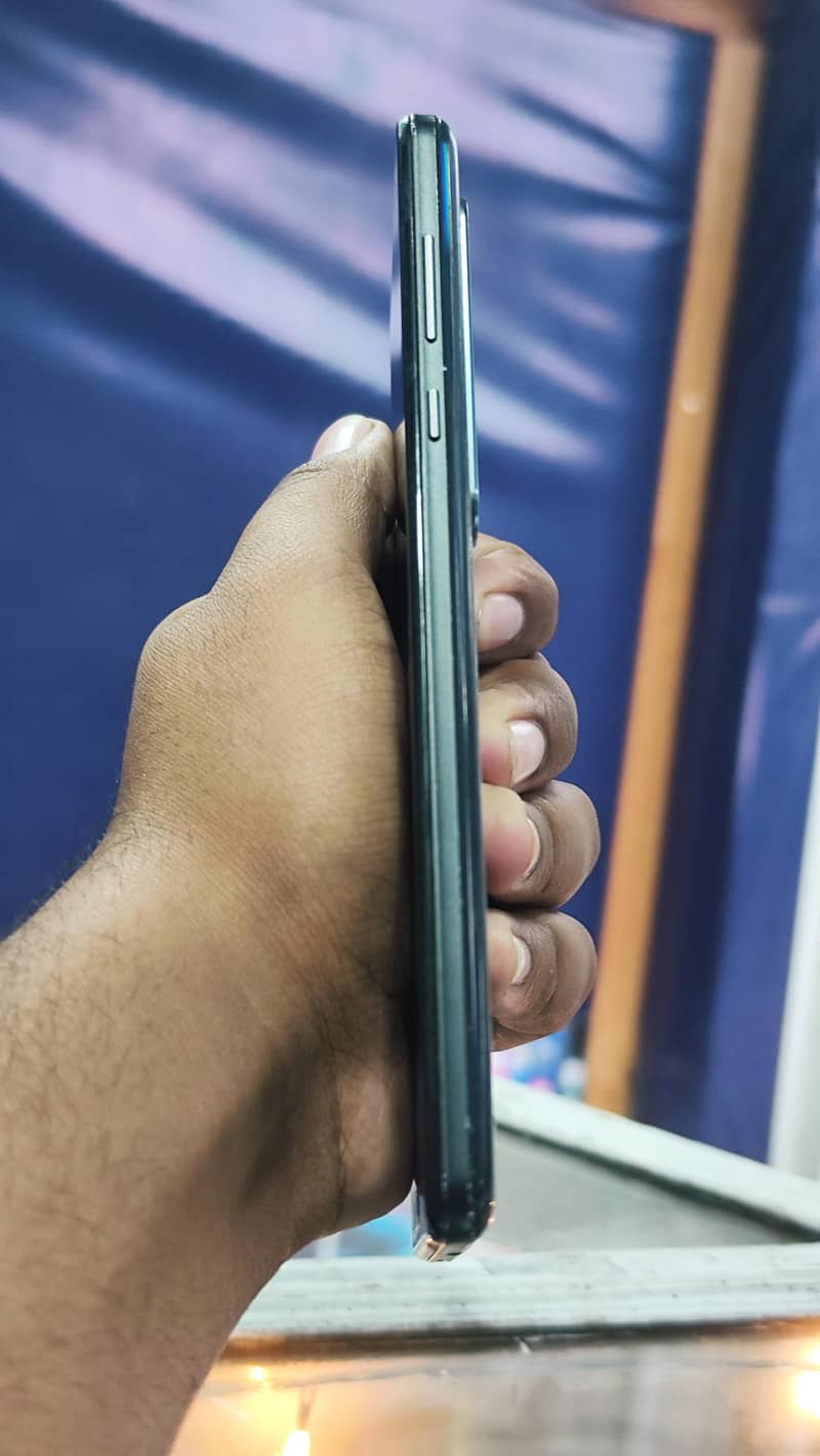 Sharp Aquos R5G 5