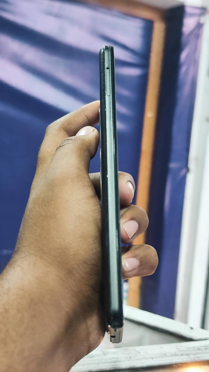 Sharp Aquos R5G 6