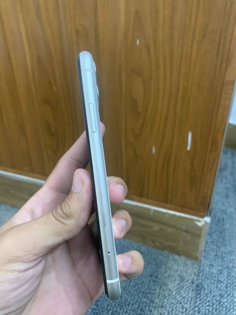 Apple iPhone 11 3