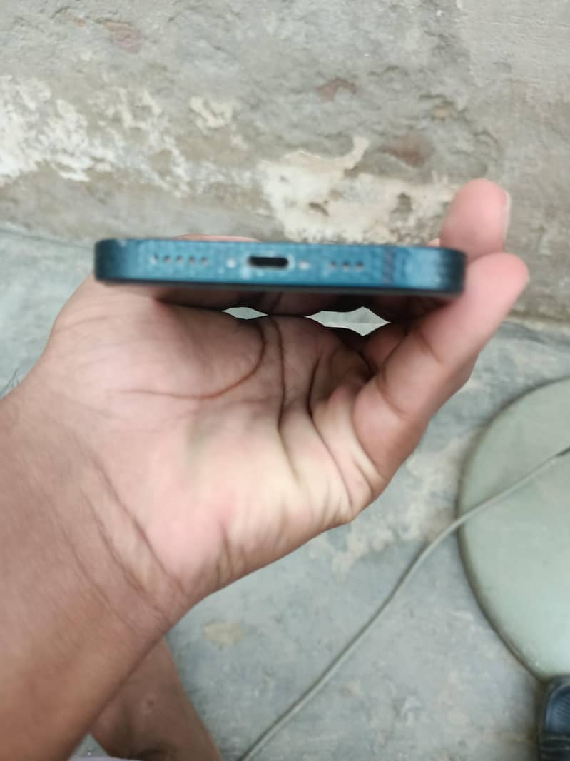 Apple iPhone 13 2