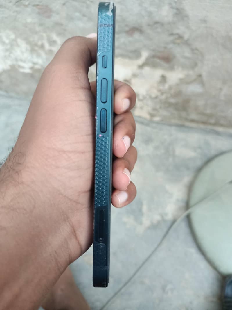 Apple iPhone 13 3