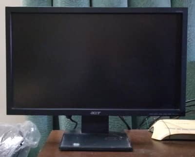 Acer 20" inches LCD. VGA & DVI inputs. Working. No fault. NO DELIVERY