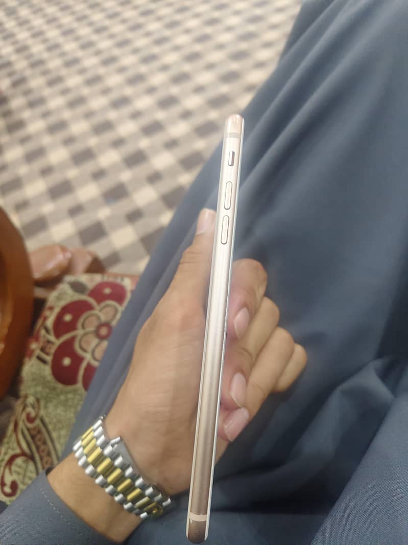 Apple iPhone 8 Plus 1