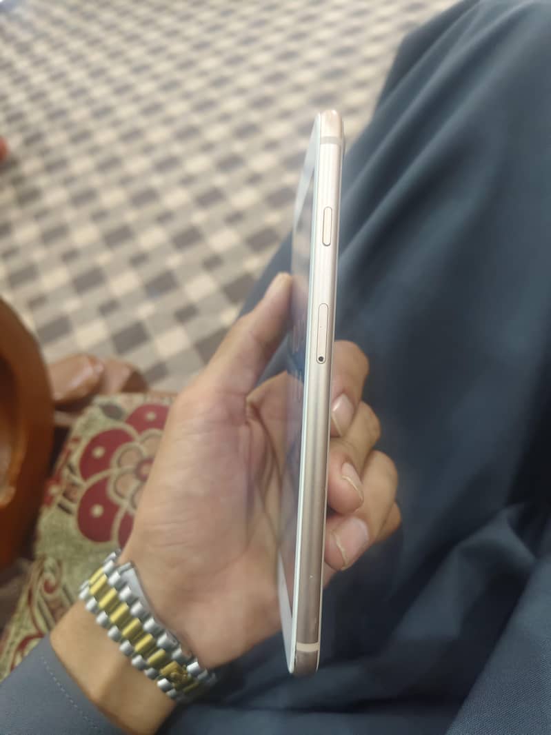 Apple iPhone 8 Plus 3