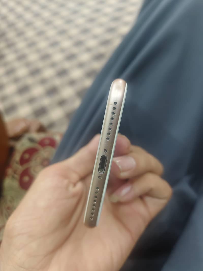 Apple iPhone 8 Plus 5