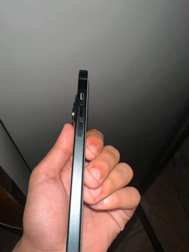 Apple iPhone 15 2