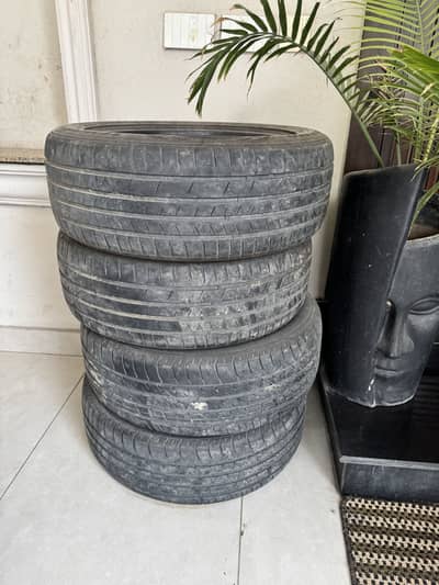 Set of 4 Used Tyres 215/55R17 (Vitour Neo Tempesta & BOTO Vantage)