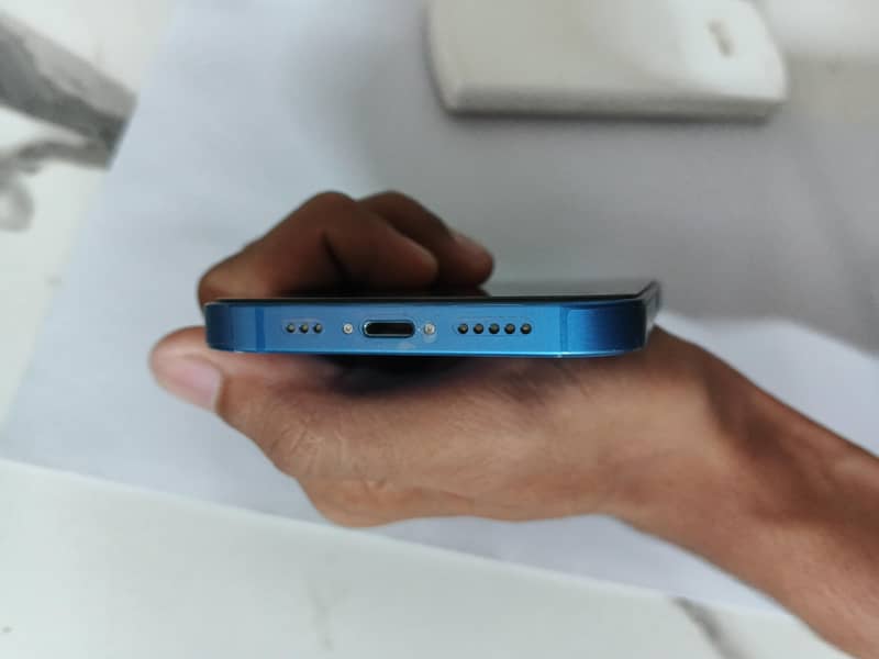 Apple iPhone 13 2