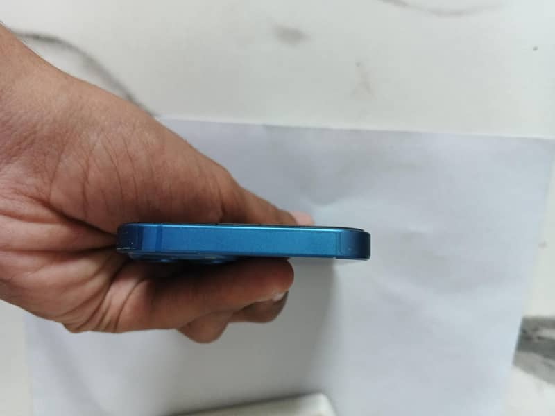 Apple iPhone 13 4