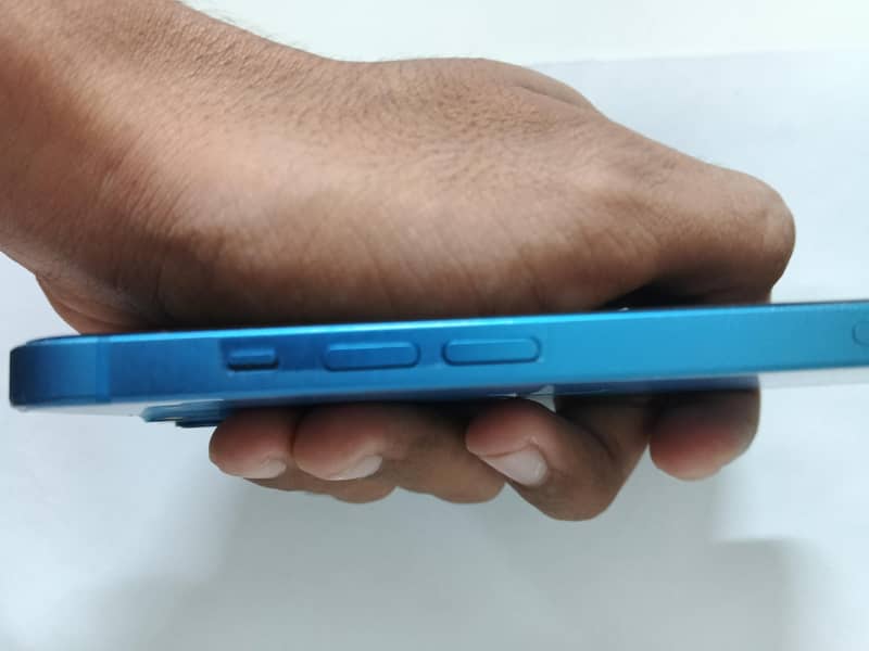 Apple iPhone 13 5