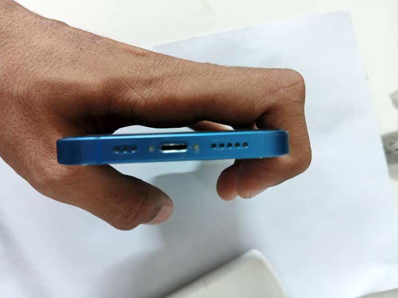 Apple iPhone 13 8
