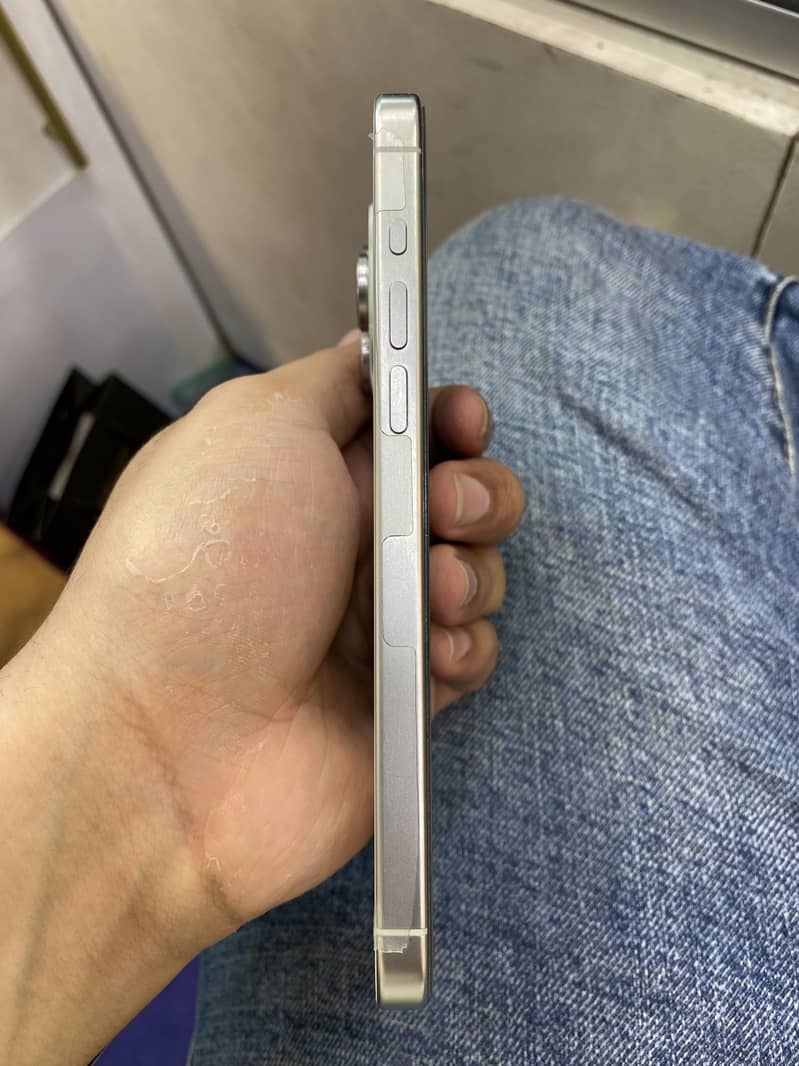Apple iPhone 15 Pro Max 1
